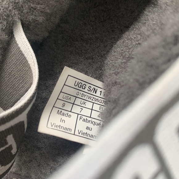 UGG Sayuri Platform Cross Slides - Picture 4 of 4